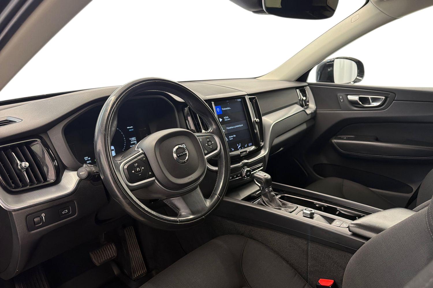 Volvo XC60 D4 AWD Business aut 2019, photo 6/29