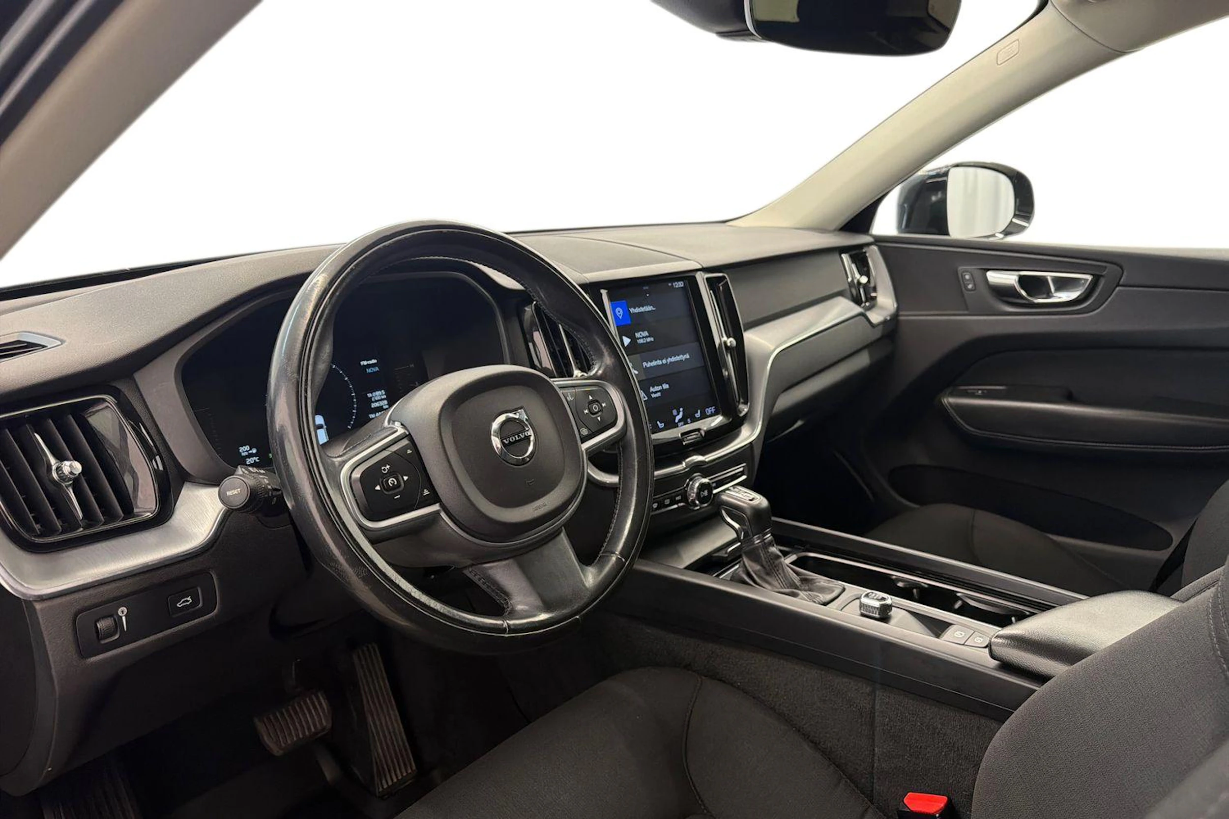 musta Volvo XC60 2019 kuva 6.