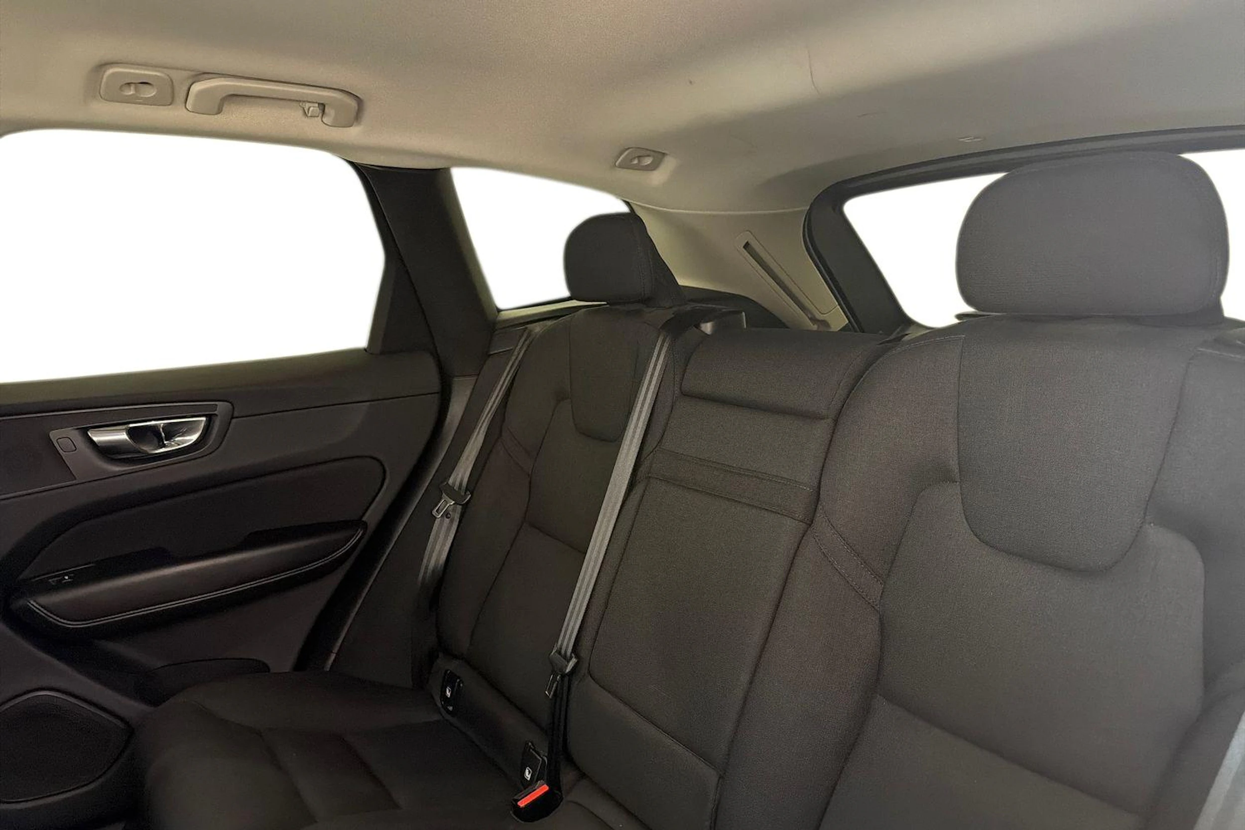 musta Volvo XC60 2019 kuva 8.