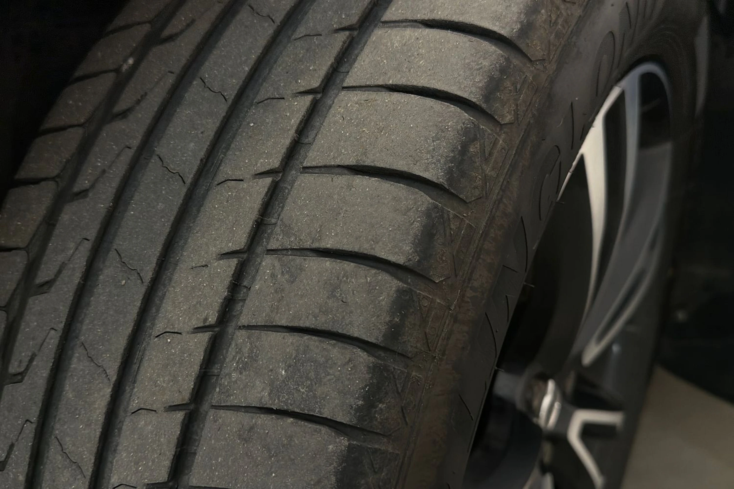 musta Volvo XC60 2019 kuva 10.