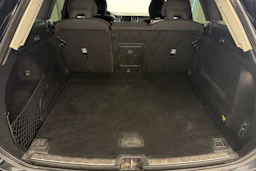 musta Volvo XC60 2019 kuva 13.
