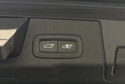 musta Volvo XC60 2019 kuva 15.
