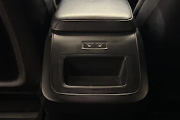 musta Volvo XC60 2019 kuva 16.