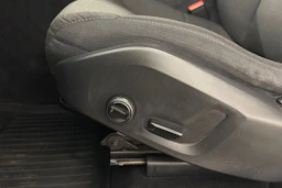 musta Volvo XC60 2019 kuva 17.