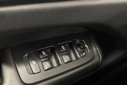 musta Volvo XC60 2019 kuva 18.