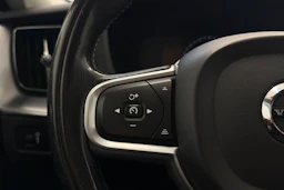 musta Volvo XC60 2019 kuva 19.