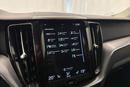 musta Volvo XC60 2019 kuva 22.