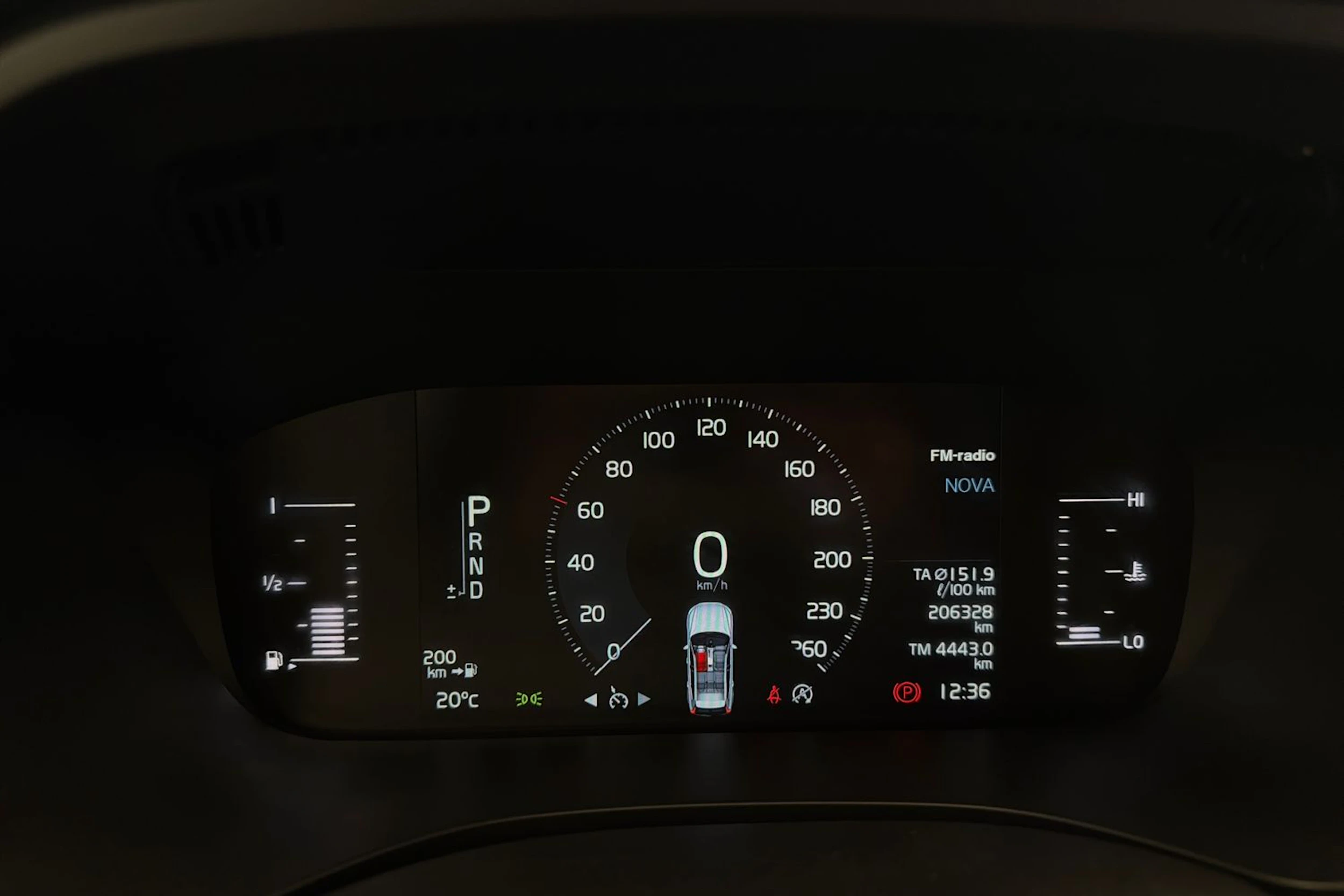 musta Volvo XC60 2019 kuva 26.