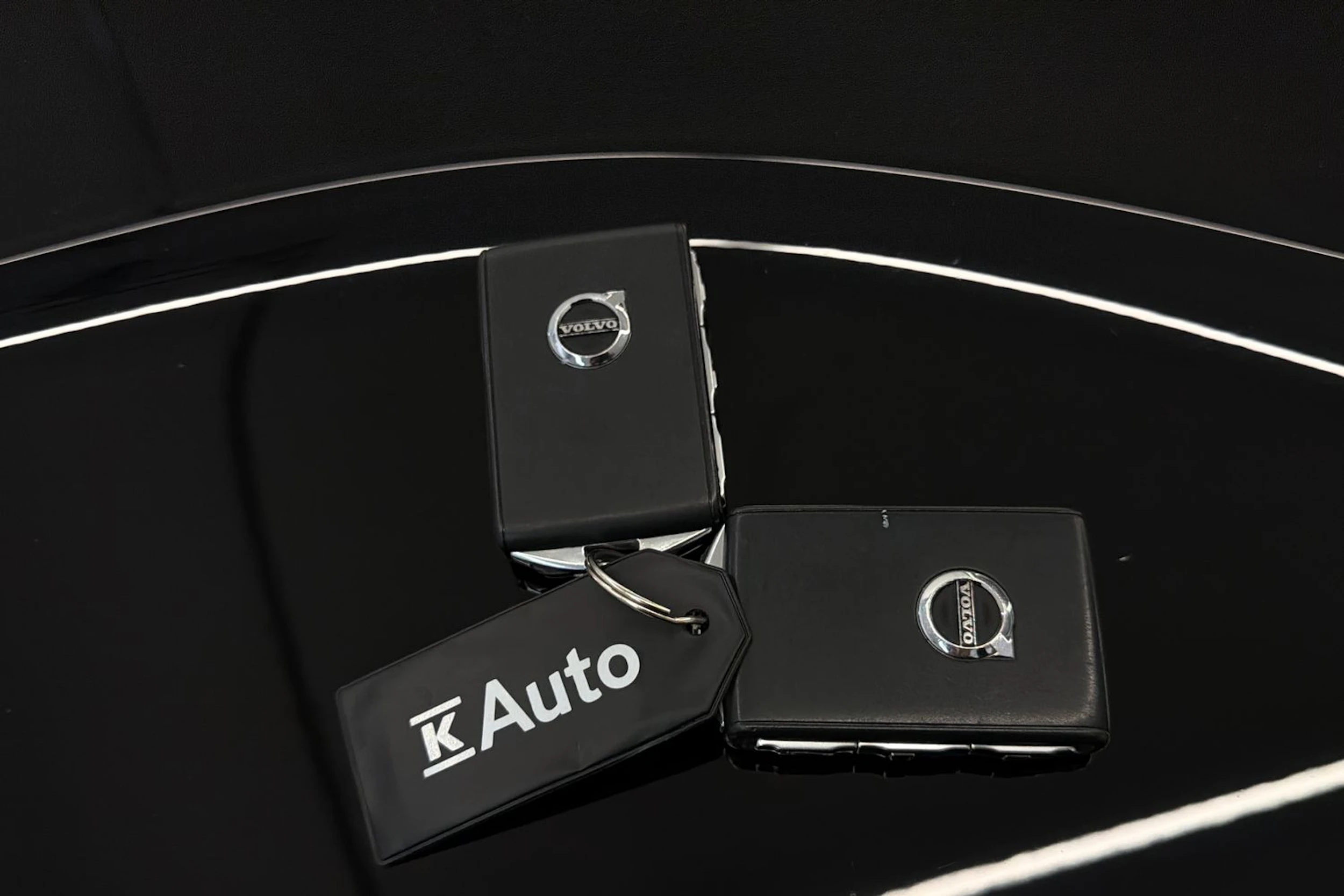 musta Volvo XC60 2019 kuva 29.