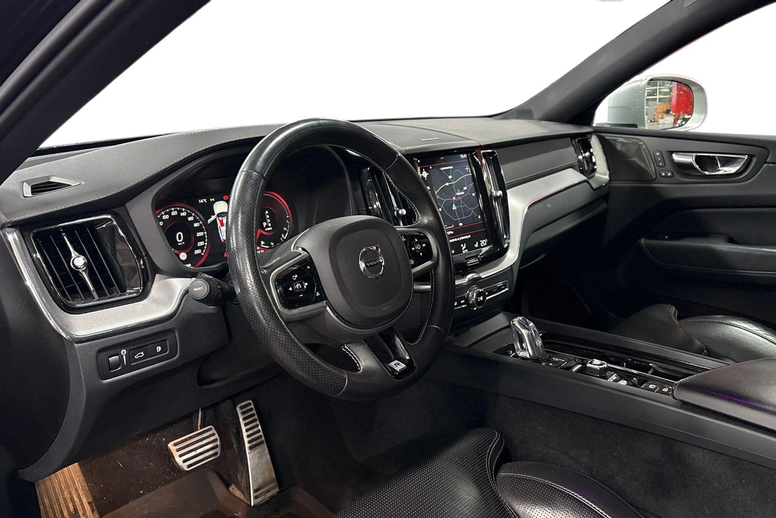 musta Volvo XC60 2019 kuva 3.