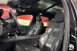 musta Volvo XC60 2019 kuva 4.