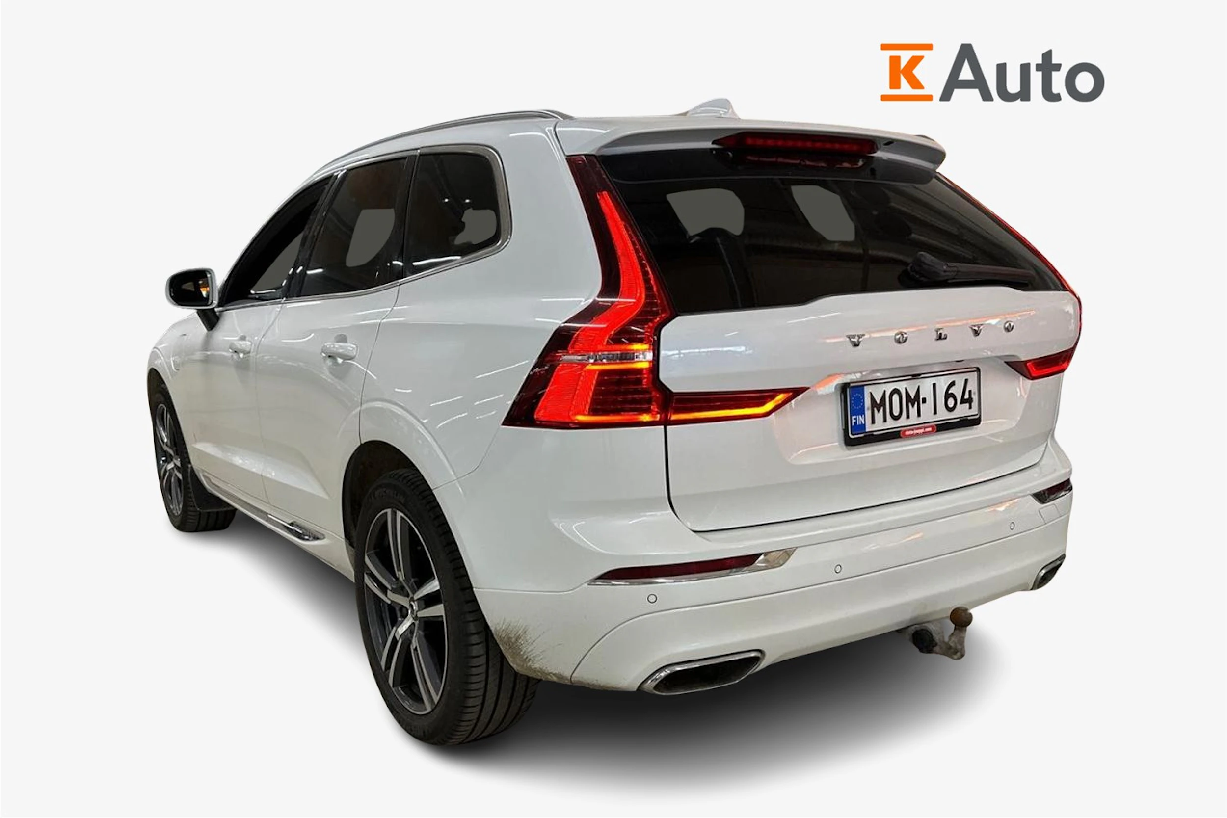 valkoinen Volvo XC60 2019 kuva 2.