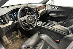 valkoinen Volvo XC60 2019 kuva 3.