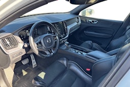 valkoinen Volvo XC60 2019 kuva 3.