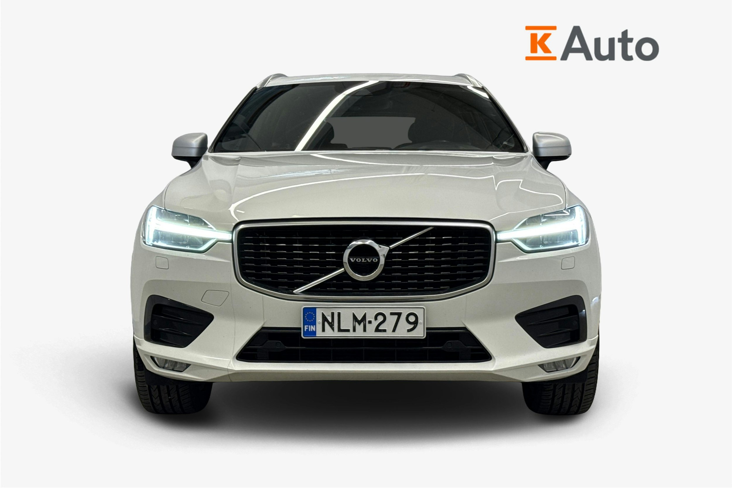valkoinen Volvo XC60 2019 kuva 5.