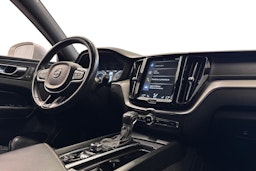 valkoinen Volvo XC60 2019 kuva 10.