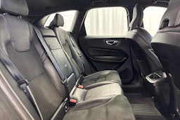valkoinen Volvo XC60 2019 kuva 14.