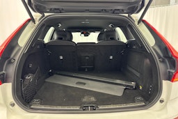 valkoinen Volvo XC60 2019 kuva 15.