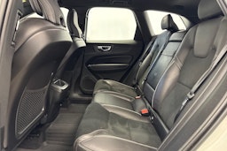 valkoinen Volvo XC60 2019 kuva 16.