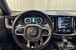 valkoinen Volvo XC60 2019 kuva 17.