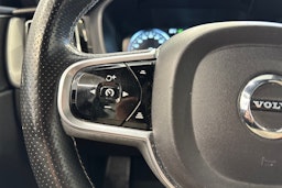 valkoinen Volvo XC60 2019 kuva 18.