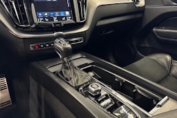 valkoinen Volvo XC60 2019 kuva 24.