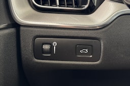 valkoinen Volvo XC60 2019 kuva 27.