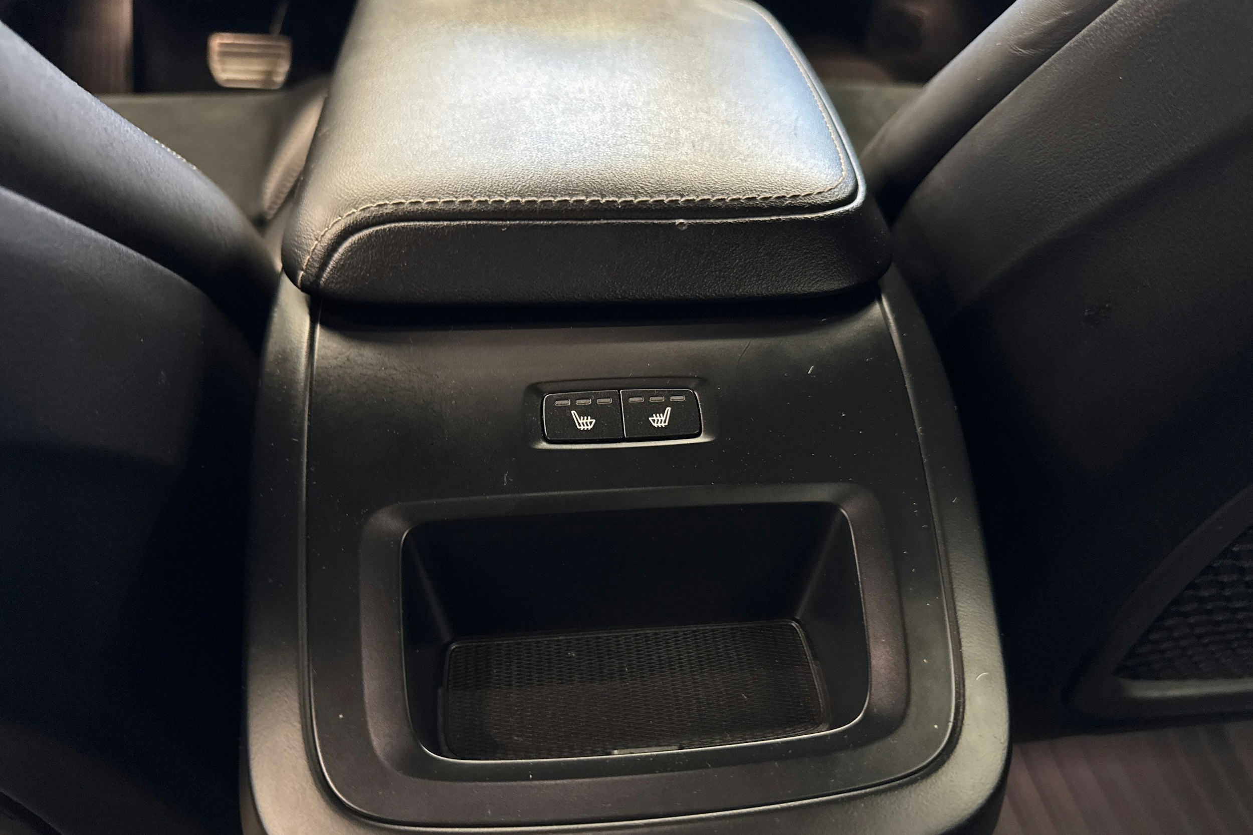 valkoinen Volvo XC60 2019 kuva 29.