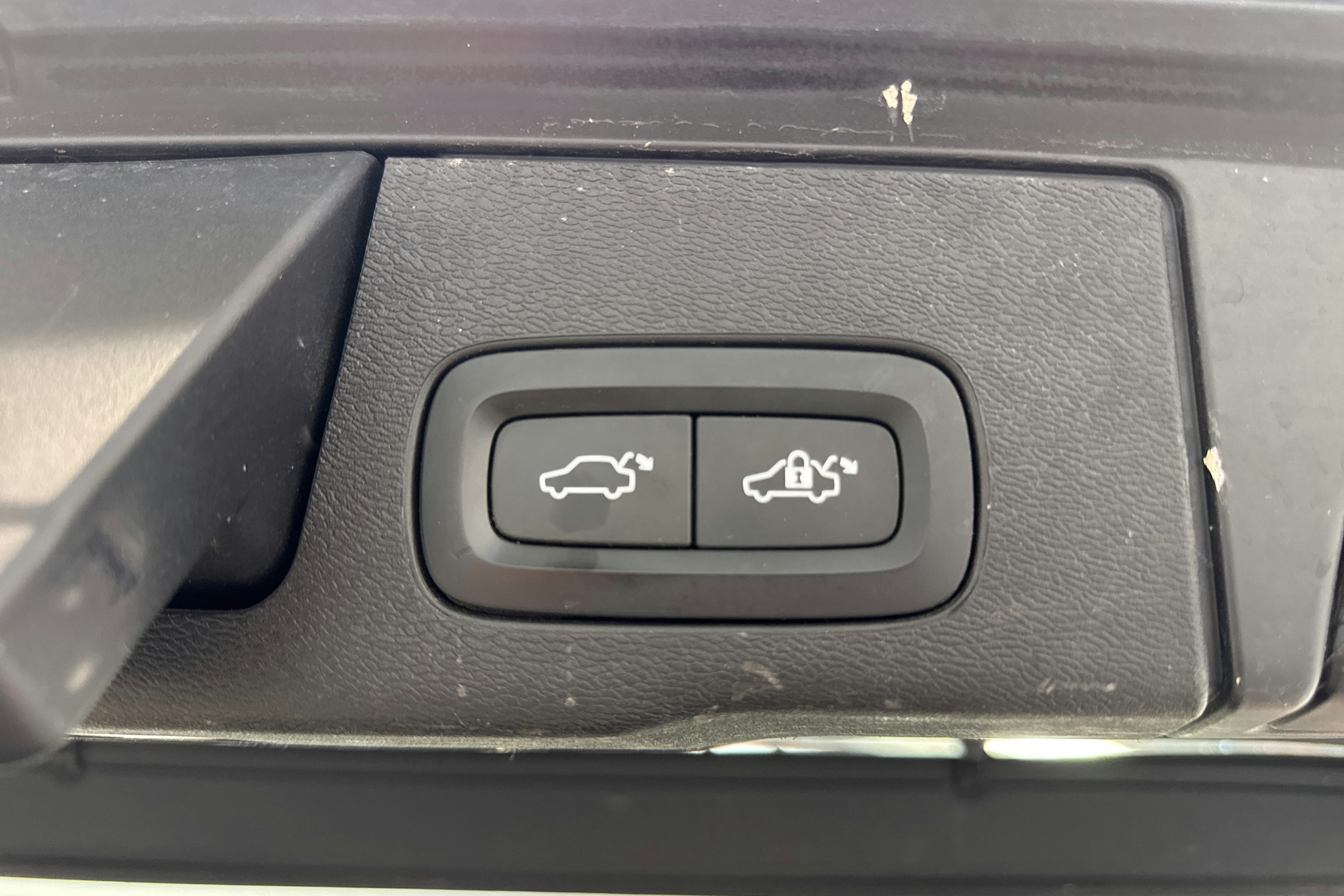 valkoinen Volvo XC60 2019 kuva 31.