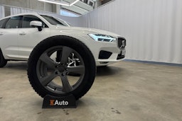 valkoinen Volvo XC60 2019 kuva 32.