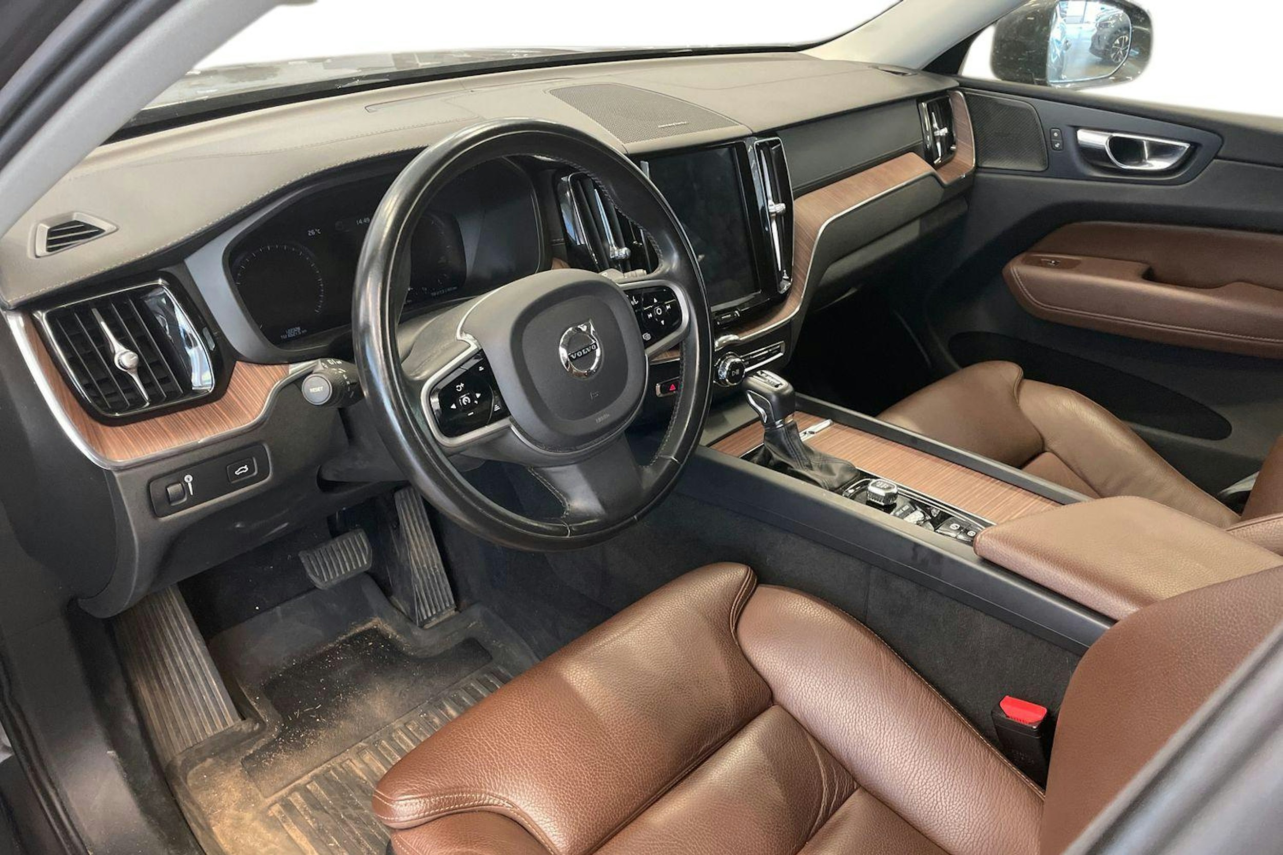 harmaa Volvo XC60 2019 kuva 3.