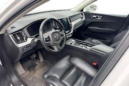 valkoinen Volvo XC60 2019 kuva 3.