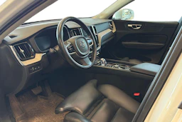 valkoinen Volvo XC60 2019 kuva 3.