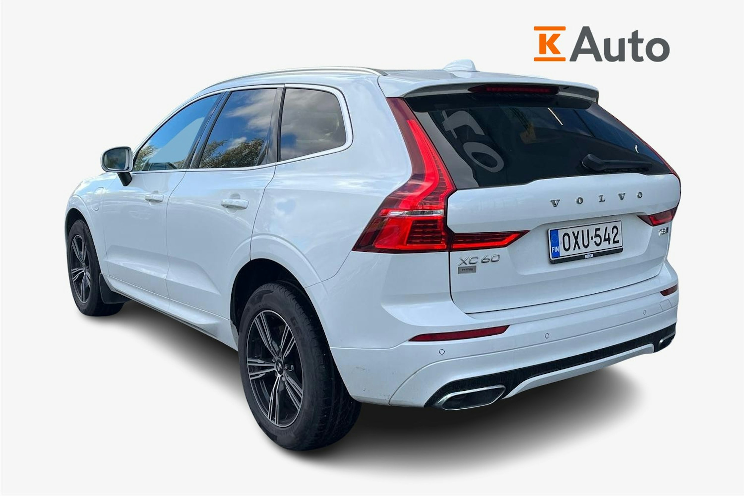 valkoinen Volvo XC60 2019 kuva 2.