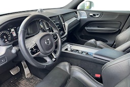 valkoinen Volvo XC60 2019 kuva 3.