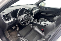 valkoinen Volvo XC60 2019 kuva 3.