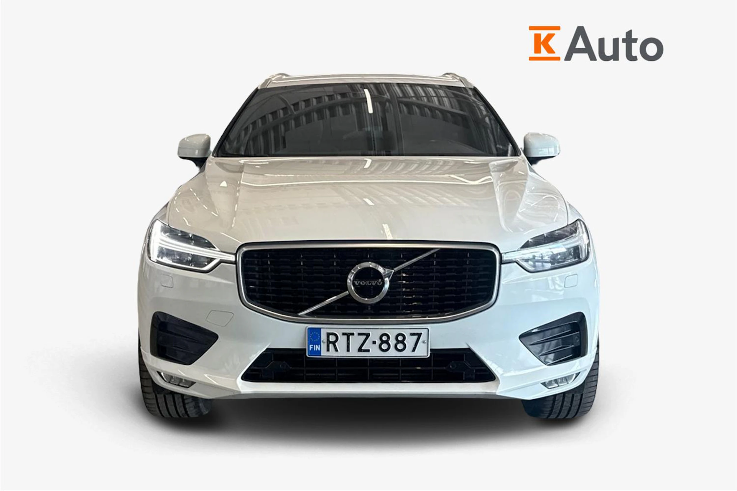 valkoinen Volvo XC60 2019 kuva 4.