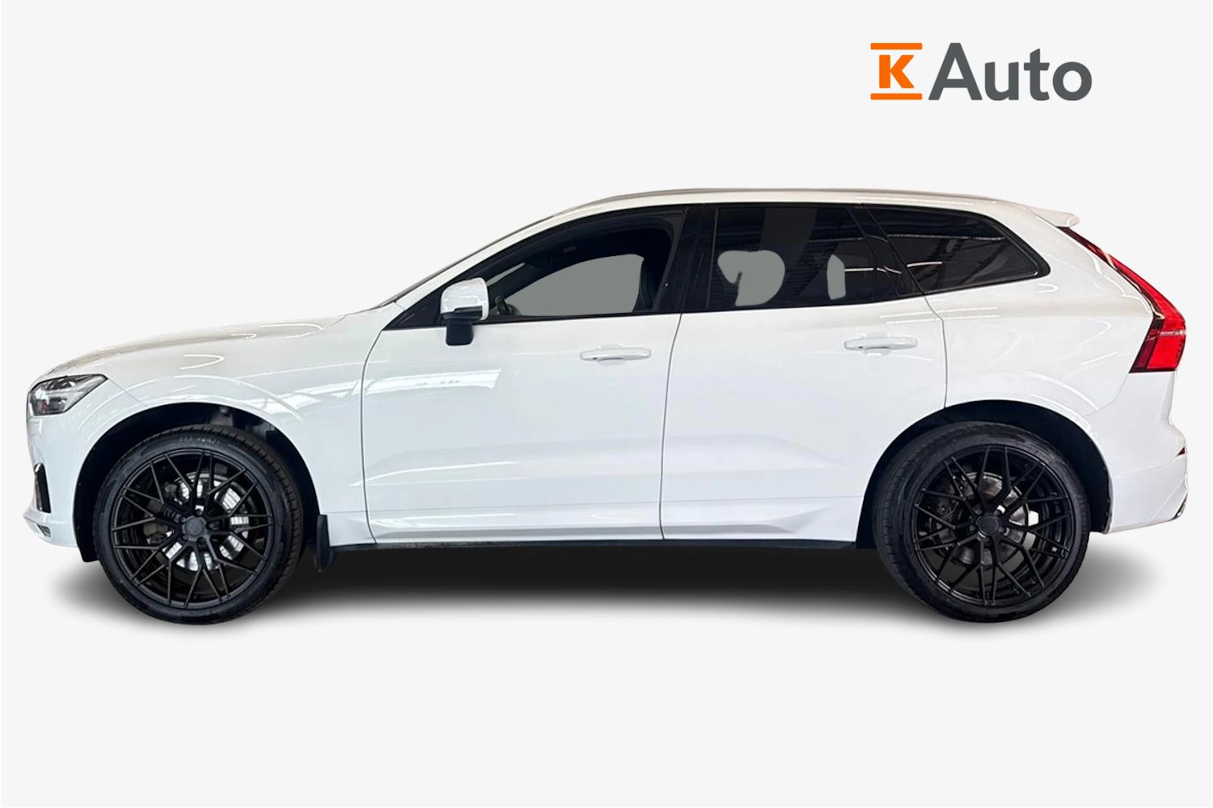 valkoinen Volvo XC60 2019 kuva 5.