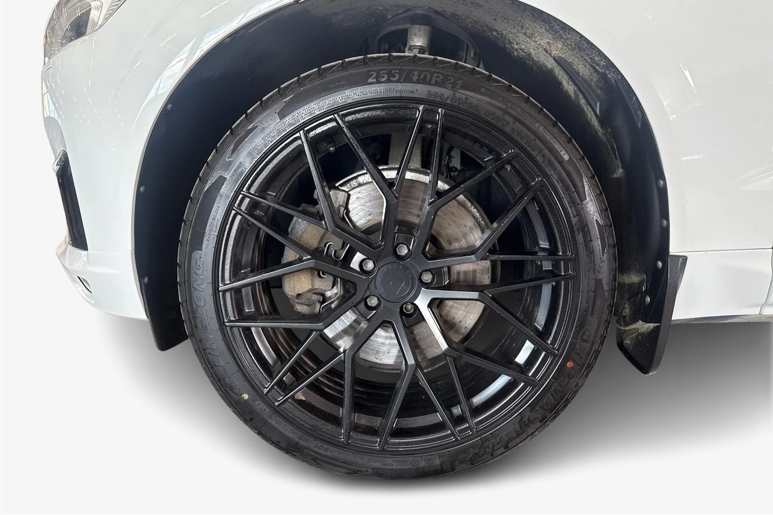 valkoinen Volvo XC60 2019 kuva 9.