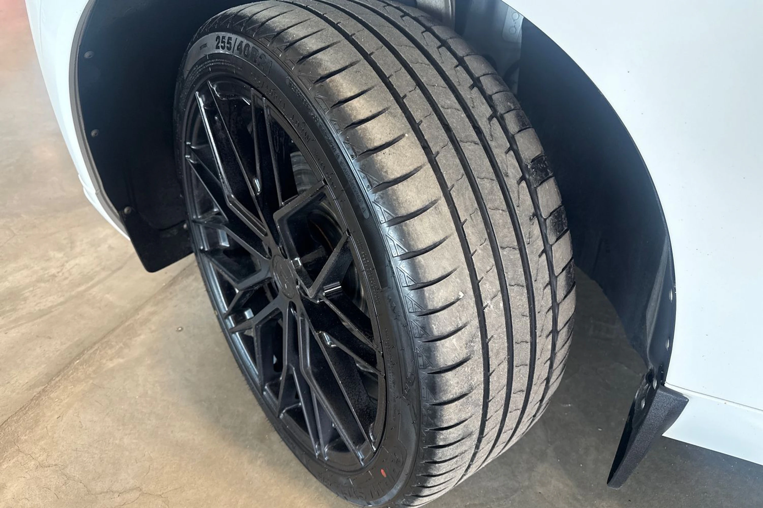 valkoinen Volvo XC60 2019 kuva 10.