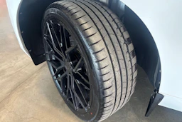 valkoinen Volvo XC60 2019 kuva 10.