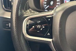 valkoinen Volvo XC60 2019 kuva 12.