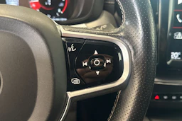 valkoinen Volvo XC60 2019 kuva 13.