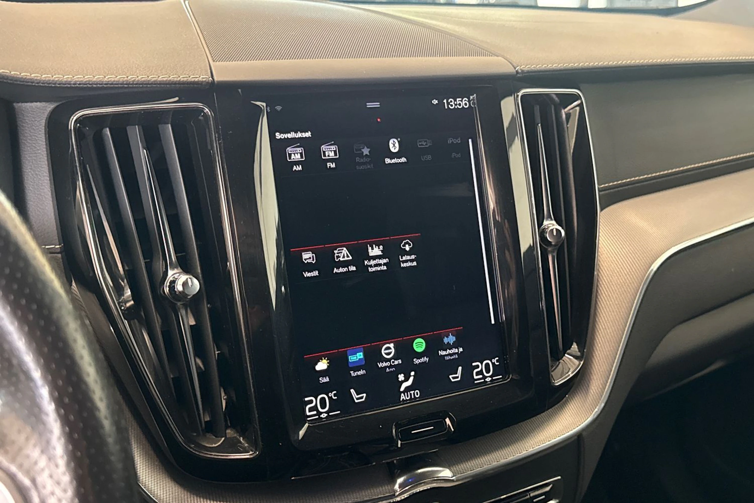 valkoinen Volvo XC60 2019 kuva 19.