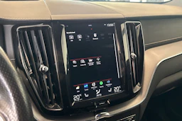 valkoinen Volvo XC60 2019 kuva 19.