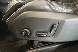 valkoinen Volvo XC60 2019 kuva 22.
