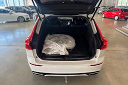 valkoinen Volvo XC60 2019 kuva 23.