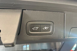 valkoinen Volvo XC60 2019 kuva 24.