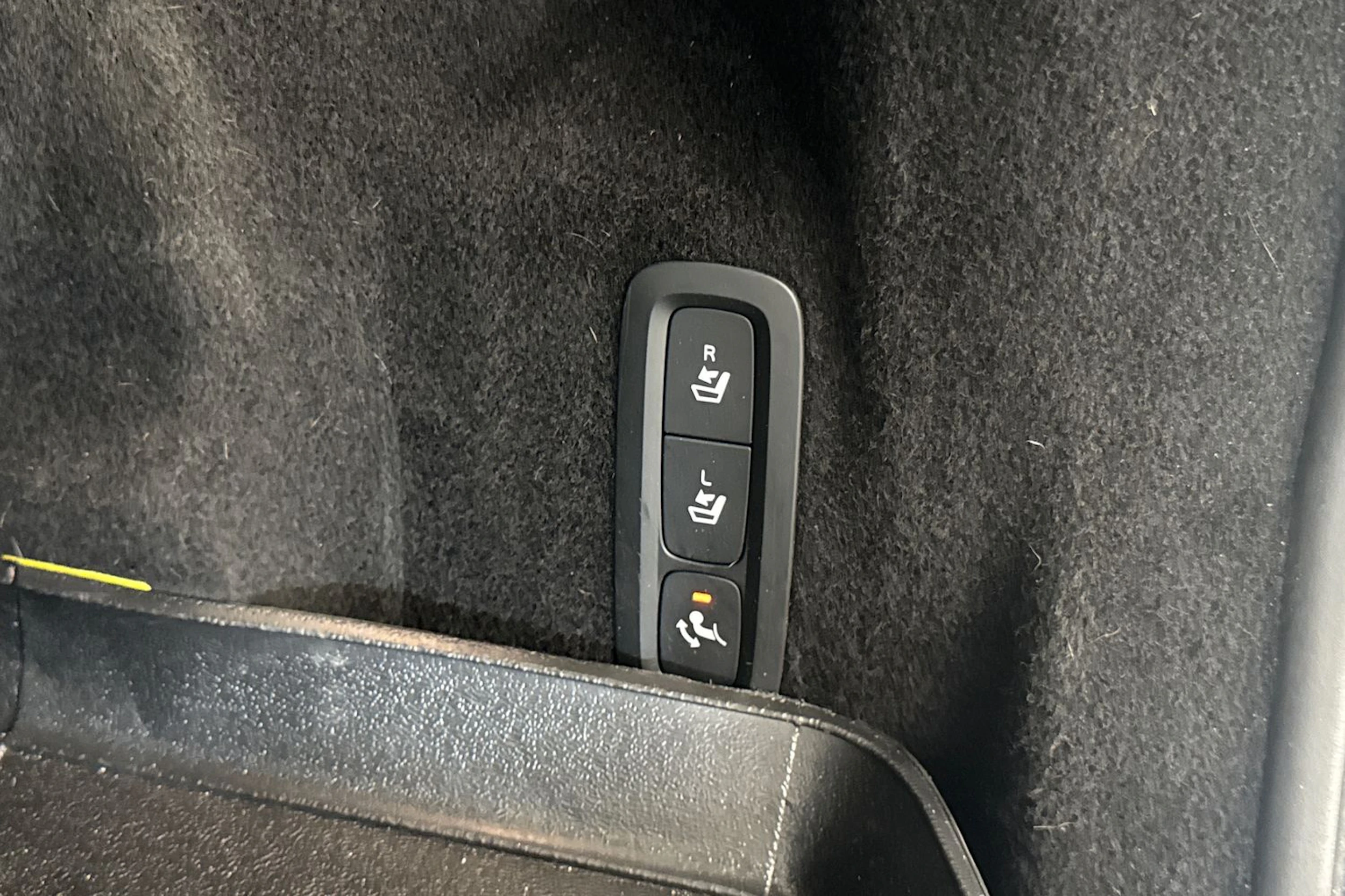 valkoinen Volvo XC60 2019 kuva 25.