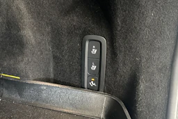 valkoinen Volvo XC60 2019 kuva 25.